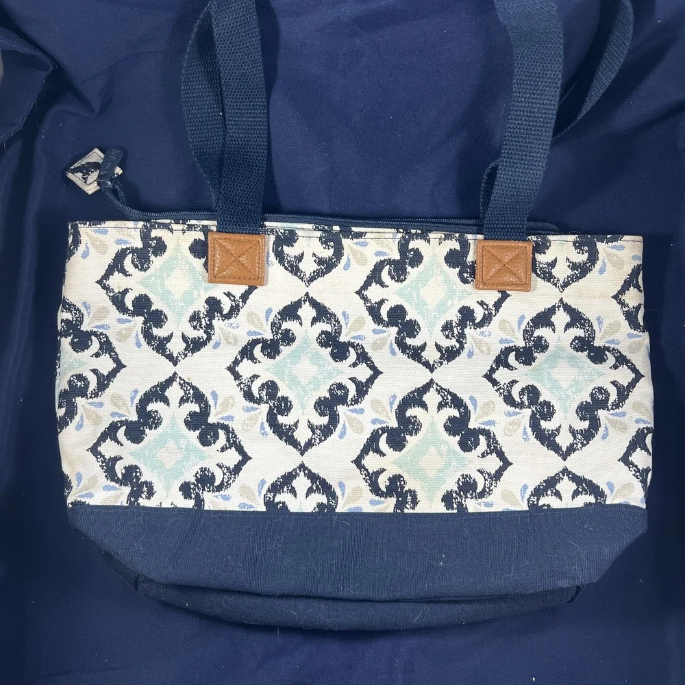 Thirty-One Tote Bag Purse Blue White Patterned Everyday Zipper Closure Boho Chic - Picture 1 of 6